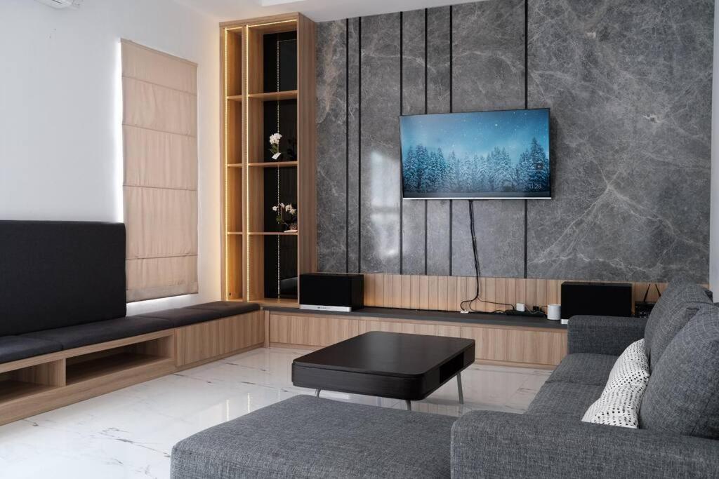 Villa 55 With Pool, Karaoke And Rooftop 보고르 외부 사진