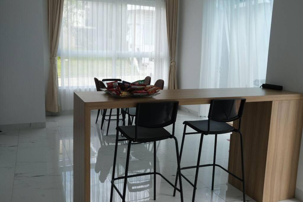 Villa 55 With Pool, Karaoke And Rooftop 보고르 외부 사진