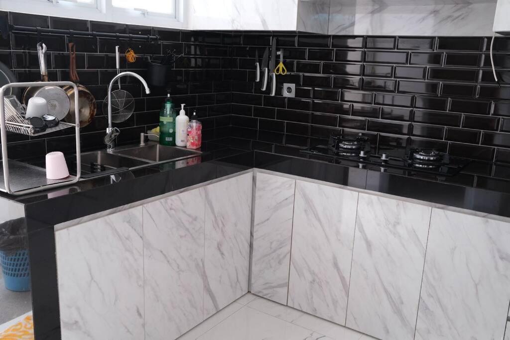 Villa 55 With Pool, Karaoke And Rooftop 보고르 외부 사진