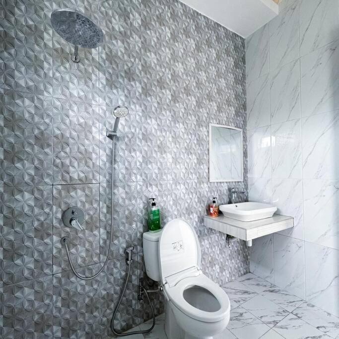 Villa 55 With Pool, Karaoke And Rooftop 보고르 외부 사진